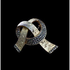 1950s Sphinx Diamanté Gray Rhinestone Love Knot Brooch Gold Tone Signed Numbered